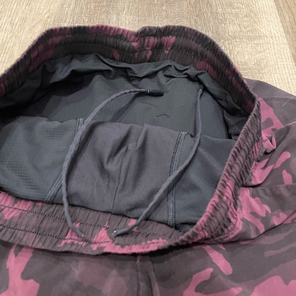 Mens Lululemon Pace Breaker shorts incognito camo red multi size medium - Picture 2 of 8